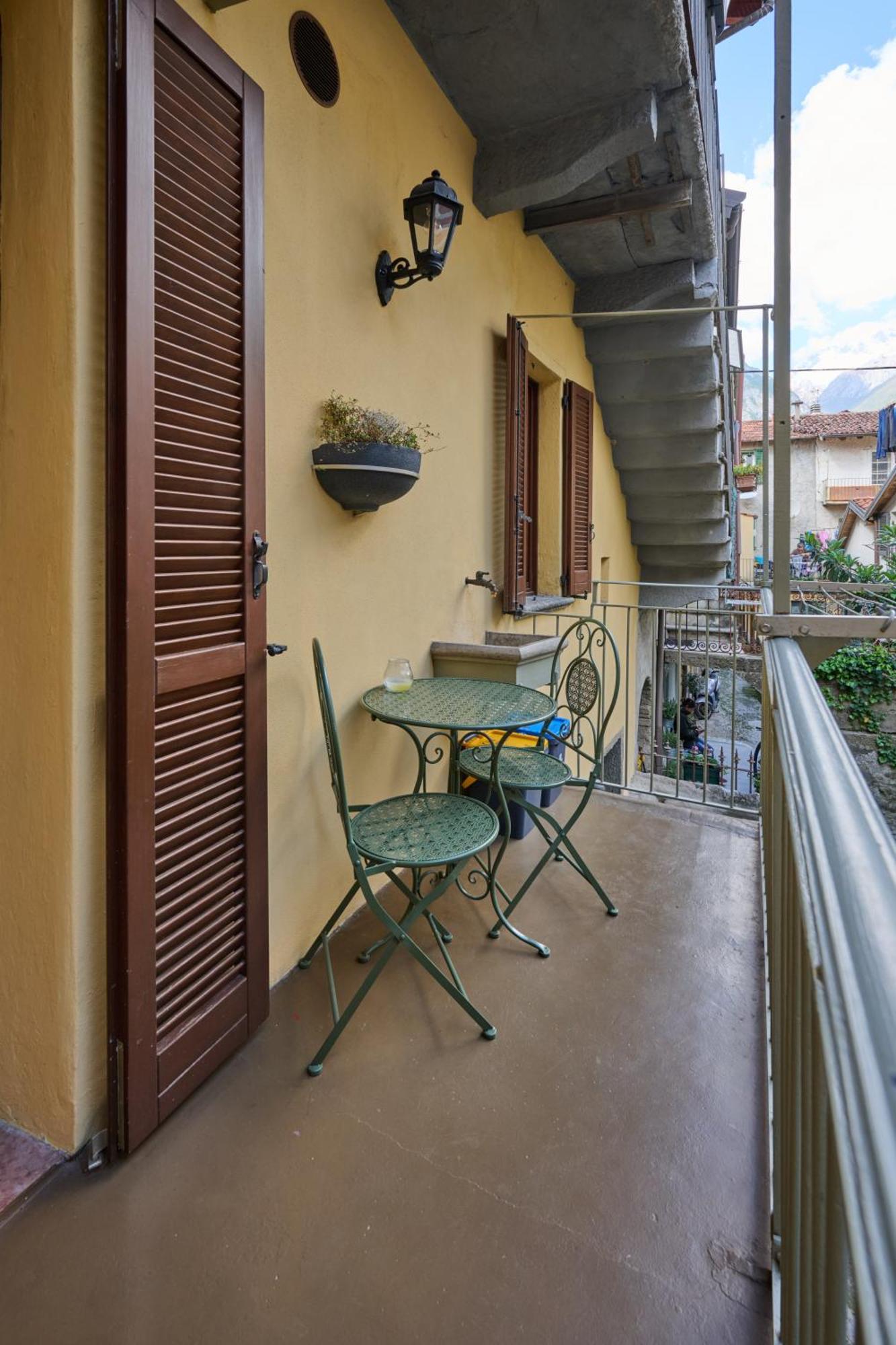 Cav Motteno Mandello del Lario Exterior foto